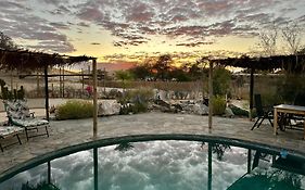 Daureb Isib Campsite&B&B